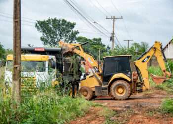 Bairro Tropical recebe Mutirão de Limpeza