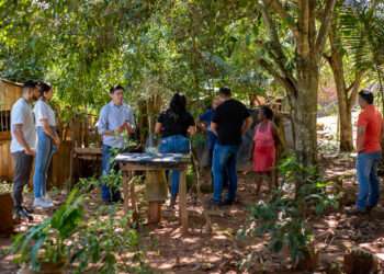 Equipe técnica da Regularização Fundiária Urbana (REURB) realiza visita ao bairro Nova Vitória