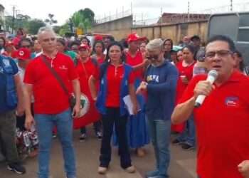 Servidores paralisam e conseguem acordo com Aurélio Goiano