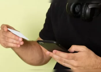 Cuidado! Golpe do falso app redireciona transferência via Pix