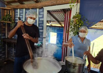 Produtores rurais são beneficiados com curso de derivados do leite promovido pela mineradora Ligga