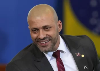 Justiça Autoriza Daniel Silveira a Progredir para o Regime Aberto com Restrições