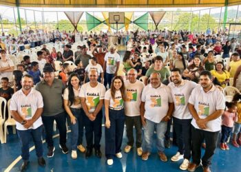 Câmara Municipal de Canaã dos Carajás Participa do Corte do Bolo nos 31 Anos da Cidade