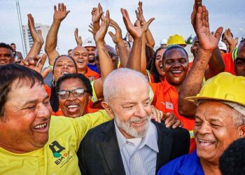 Câmara aprova zerar IR para 10 milhões de brasileiros com renda até R$ 5 mil: ‘Vitória da justiça tributária’, celebra Lula