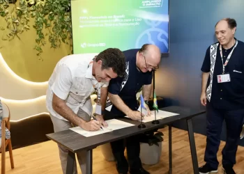 Pará e BID firmam primeira garantia multilateral para restauração florestal no Brasil, durante a COP30