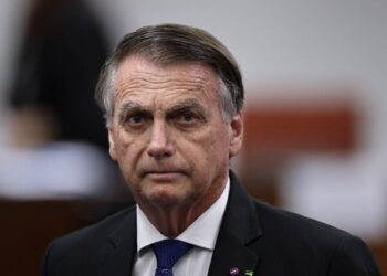 Bolsonaro é preso por risco de fuga e Flávio convocar vigília: o que acontece agora?