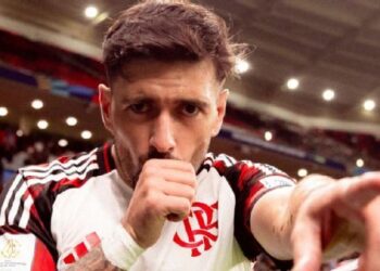 Arrascaeta decide com dois gols, Flamengo vence Cruz Azul em jogo difícil e vai à semi do Intercontinental