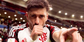 Arrascaeta decide com dois gols, Flamengo vence Cruz Azul em jogo difícil e vai à semi do Intercontinental