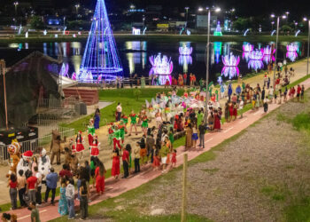 Natal Amazônia Iluminada: Parada Natalina encanta famílias e celebra a identidade amazônica em Parauapebas