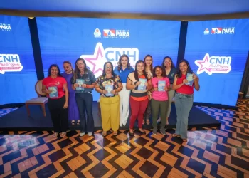 Governo do Estado entrega mais de 200 CNHs Pai D’égua para mães atípicas