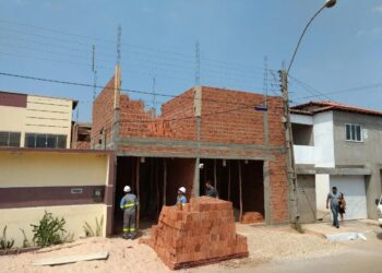Riscos e perigos com a energia: saiba os cuidados essenciais para evitar acidentes em obras e reformas