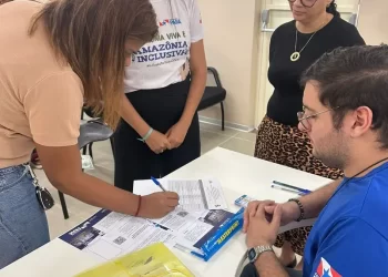 Governo do Pará entrega carteiras de identificação para autistas em Barcarena