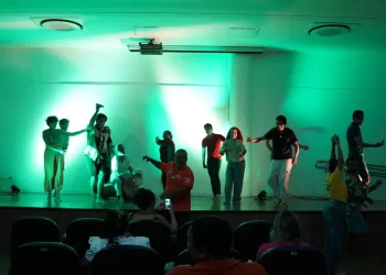 Apresentação artística no CIIR fortalece acesso e protagonismo de pessoas com deficiência