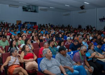 Câmara de Parauapebas rejeita regime de urgência para projeto que altera auxílio-alimentação de servidores