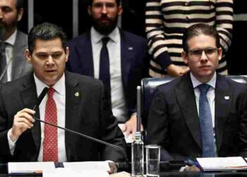 Cúpula do Congresso sinaliza votar pena menor a Bolsonaro se pressão por CPI do Master esfriar