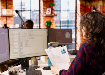 Setor de informação e comunicação cresce e tem com 500 mil contratações em 2025