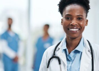 Médicos especialistas têm até 19 de fevereiro para se inscrever em edital com 1.200 vagas