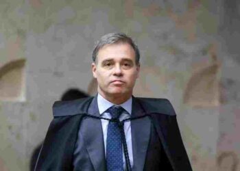 André Mendonça passa a acumular duas relatorias envolvendo Banco Master e gera tensão no Congresso