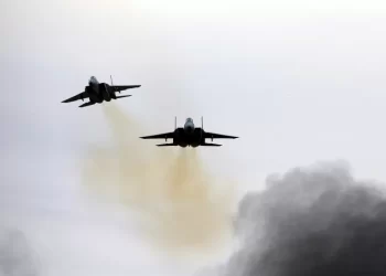 EUA enviam supercaças a Israel antes de negociar com o Irã