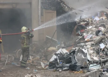 Ataques devastam hospitais no Irã e deixam rastro de destruição