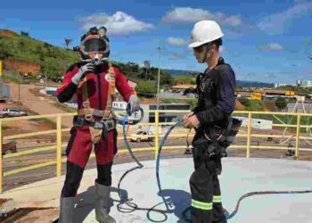 Limpeza de reservatórios com mergulhadores reforça segurança do abastecimento em Parauapebas e outros dois municípios do sudeste paraense