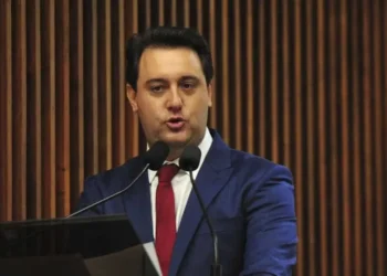 Ratinho Jr. fala em ‘virar página do atraso’ no Brasil e em volta ao setor privado