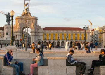 “Sempre que o mundo treme, pagamos a fatura”: O impacto por cá da guerra