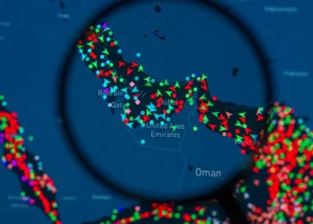 Países recusam ajuda a Trump no estreito de Hormuz; Irã ataca oleoduto