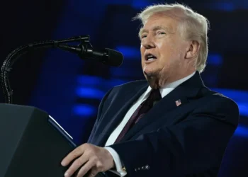 Trump cogita assumir controle do petróleo do Irã em meio à guerra