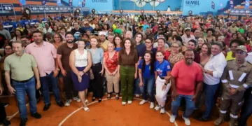 Governadora Hana Ghassan entrega mais de mil novos óculos de grau em Castanhal