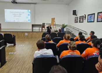 CIIR amplia comunicação com usuários surdos por meio do ensino de Libras a colaboradores