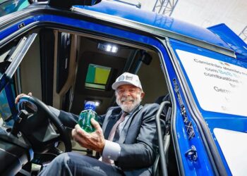 ‘Brasil cansou de ser tratado como invisível’, diz Lula, na maior feira industrial do mundo