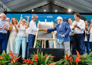 ‘Investir na educação é sagrado’, diz Lula ao celebrar 2 anos do Pé-de-Meia e inaugurar alojamento do ITA Ceará