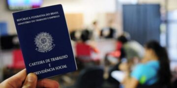 Brasil gera 228 mil empregos formais em março e supera 613 mil novas vagas no trimestre