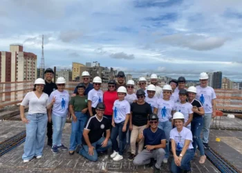 Alunos da Escola Técnica Costa e Silva realizam visita em canteiro de obras