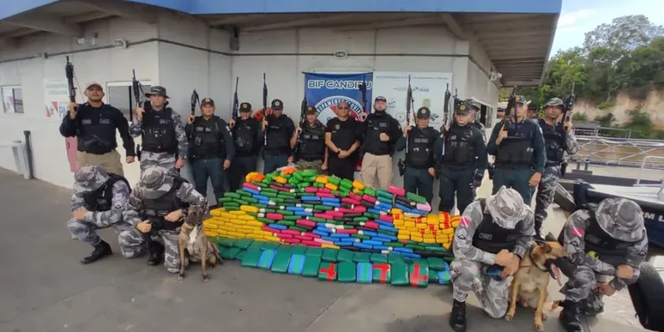 Agentes da Base Candiru apreendem 357 kg de drogas em embarcação no Baixo Amazonas