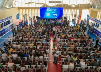 Governadora Hana Ghassan participa da entrega de 1,2 mil óculos de grau a moradores do Jurunas e Condor, em Belém