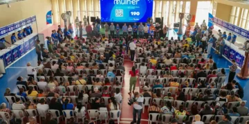 Governadora Hana Ghassan participa da entrega de 1,2 mil óculos de grau a moradores do Jurunas e Condor, em Belém