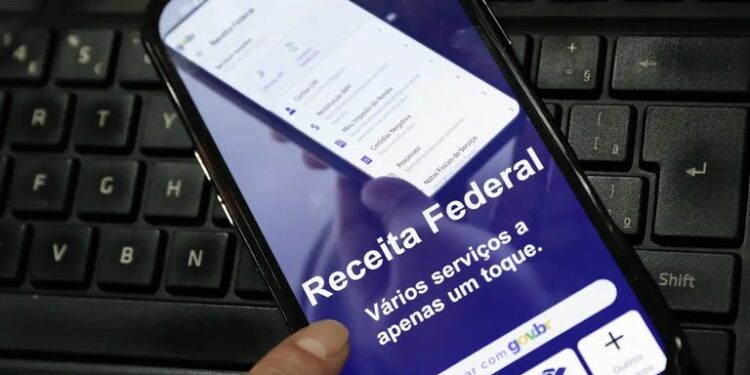 Receita paga nesta sexta (29) maior lote de restituição do imposto de renda da história