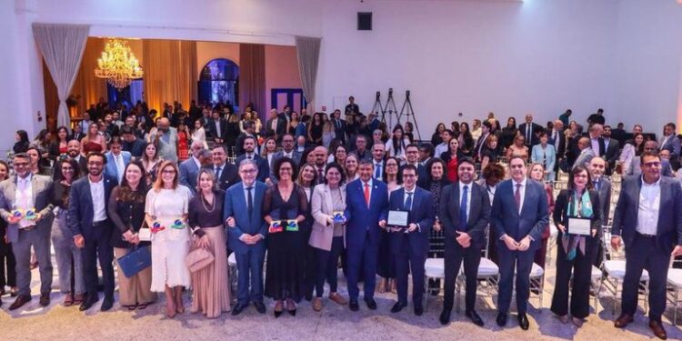 Governo do Brasil premia mais de 80 iniciativas de inclusão socioeconômica