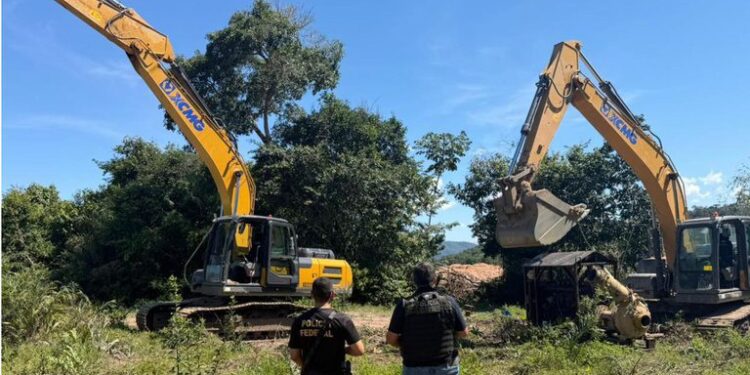 Operação apreende máquinas escavadeiras utilizadas no garimpo ilegal na TI Sararé (MT)