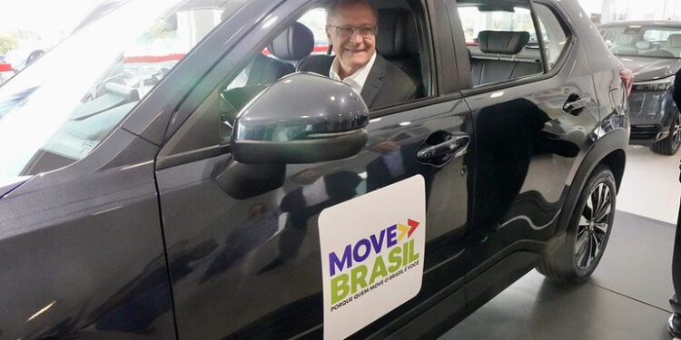 Move Brasil quer estimular mais mulheres no transporte por táxi e aplicativo, diz Alckmin