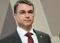 Flávio Bolsonaro lidera rejeição após áudio com Vorcaro, aponta pesquisa Atlas/Bloomberg
