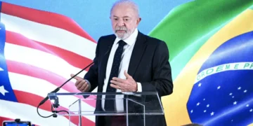 Esquerda vê bolsonarismo isolado após encontro Lula-Trump, e direita minimiza