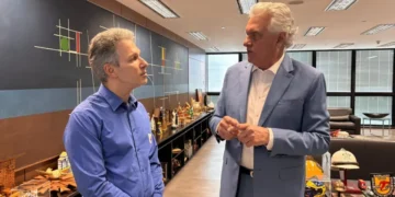 Zema não descarta aliança com Caiado para viabilizar outro nome da direita ainda no 1º turno