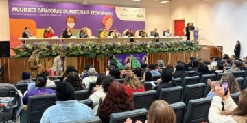Catadoras entregam à ministra das Mulheres propostas para ampliar a proteção social