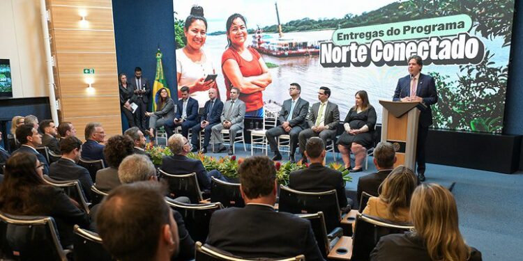 Maior infovia subfluvial do mundo já conecta 6 milhões com internet rápida na Amazônia