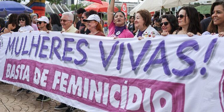 Feminicídios caem 11,45% em abril e maio de 2026, aponta Ministério da Justiça