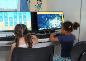 Quase 3 mil livros didáticos com acesso gratuito: saiba como utilizar a plataforma