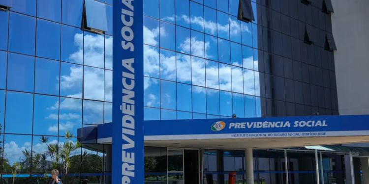 Governo reduz prazo para inclusão de processos em programa que acelera análises do INSS